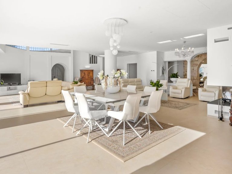 Villa for Sale in Cagnes Sur Mer, Antibes Area 8