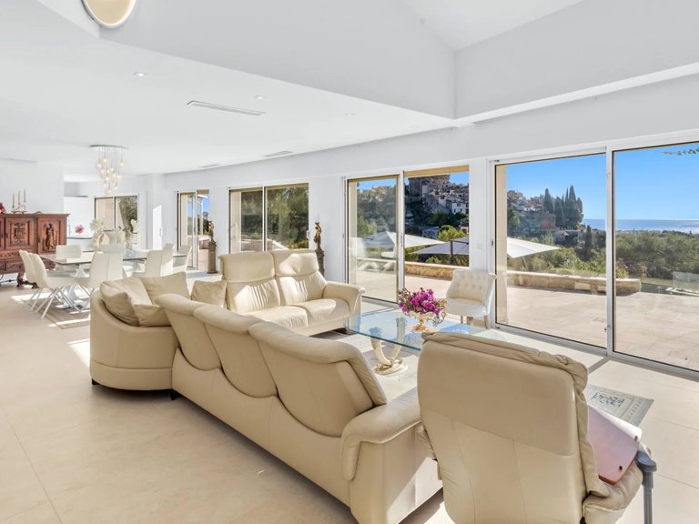 Villa for Sale in Cagnes Sur Mer, Antibes Area 10