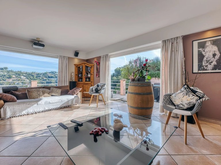 Villa for Sale in Cagnes Sur Mer, Antibes Area 2