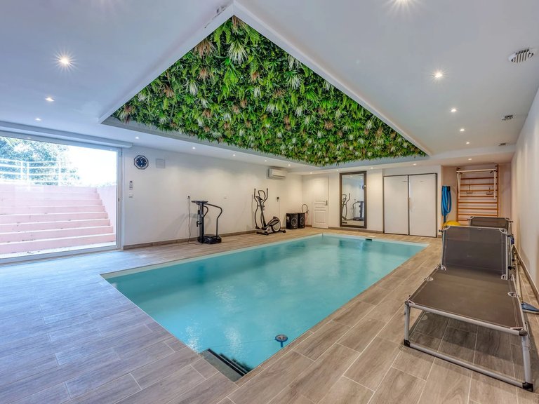 Villa for Sale in Cagnes Sur Mer, Antibes Area 6