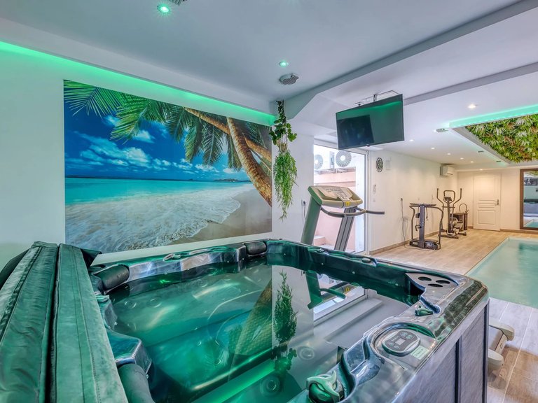 Villa for Sale in Cagnes Sur Mer, Antibes Area 7
