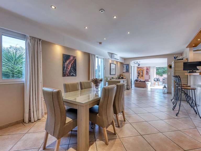 Villa for Sale in Cagnes Sur Mer, Antibes Area 11
