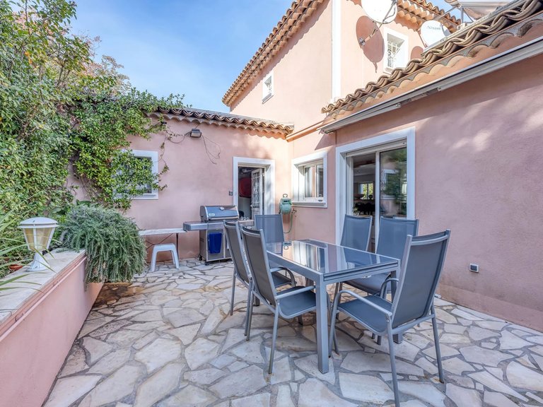 Villa for Sale in Cagnes Sur Mer, Antibes Area 12
