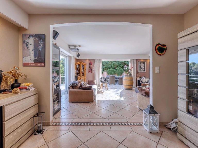Villa for Sale in Cagnes Sur Mer, Antibes Area 17