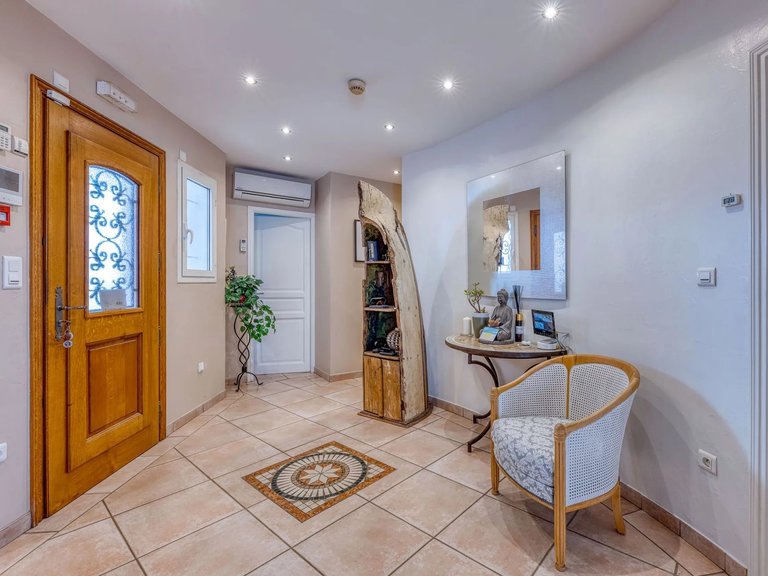 Villa for Sale in Cagnes Sur Mer, Antibes Area 18