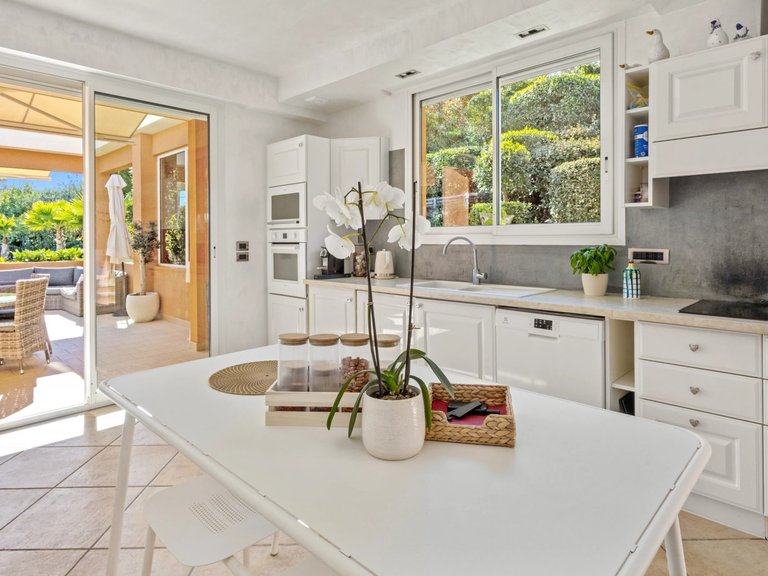 Villa for Sale in Mandelieu La Napoule, Cannes Area 8