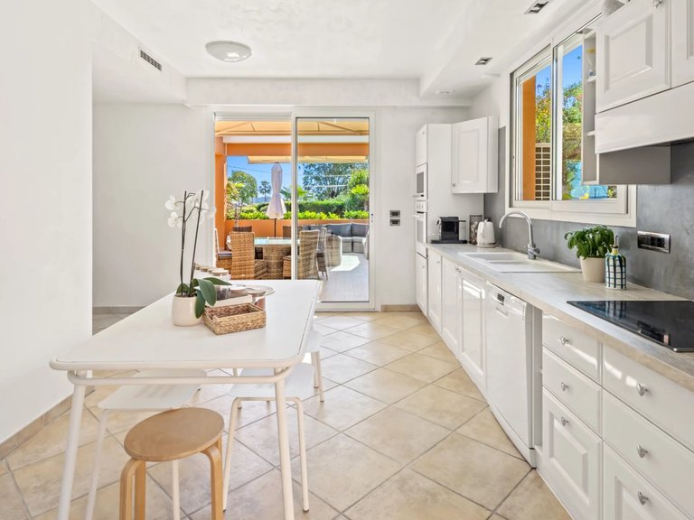 Villa for Sale in Mandelieu La Napoule, Cannes Area 9