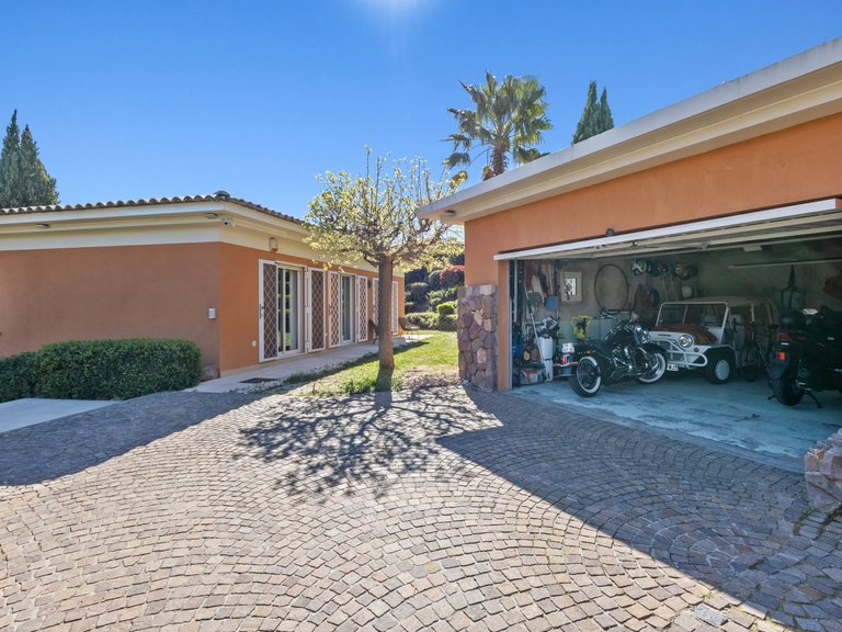 Villa for Sale in Mandelieu La Napoule, Cannes Area 19