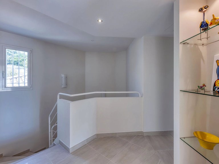 Villa for Sale in La Colle Sur Loup, Vence, St. Paul Area 18