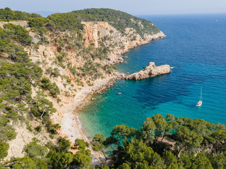 Villa for Sale in St Cyr Sur Mer, Provence Coast (cassis To Cavalaire) 2