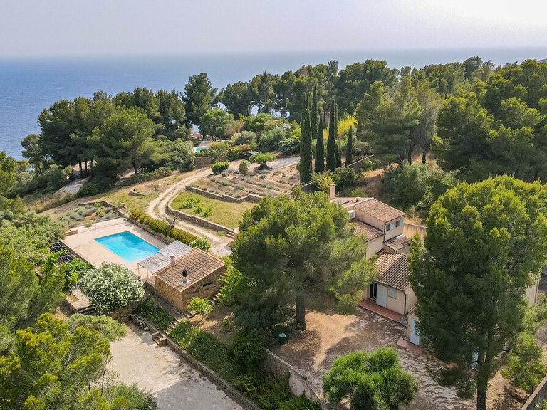 Villa for Sale in St Cyr Sur Mer, Provence Coast (cassis To Cavalaire) 6