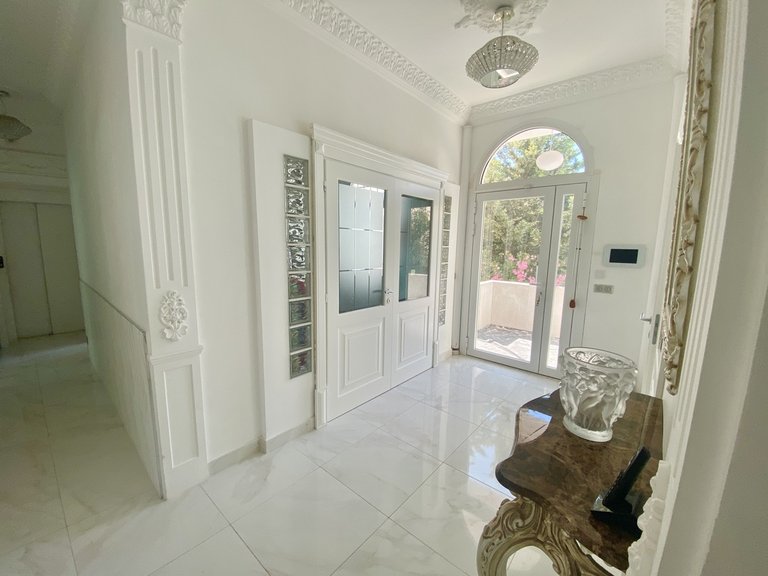 Villa for Sale in Marseille, Marseille & Cote Bleu 3