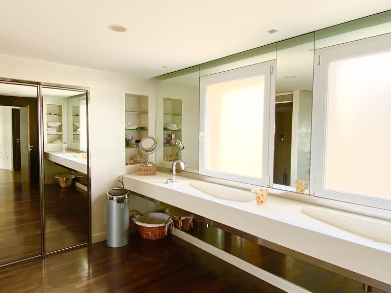 Villa for Sale in Marseille, Marseille & Cote Bleu 7