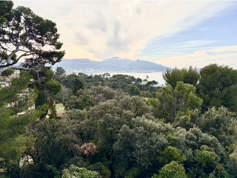 Villa for Sale in Marseille, Marseille & Cote Bleu 2