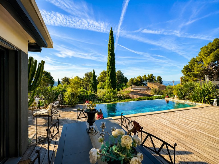 Villa for Sale in St Cyr Sur Mer, Provence Coast (cassis To Cavalaire) 3