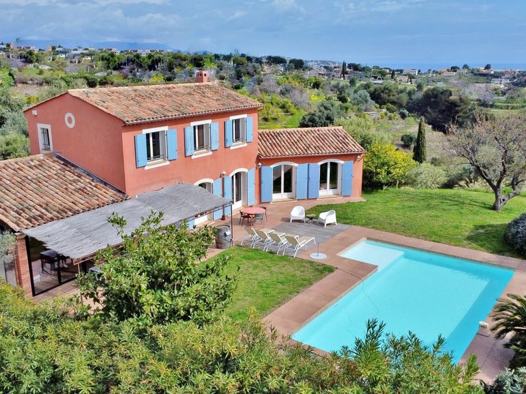 Villa for Sale in Cagnes Sur Mer, Antibes Area 2