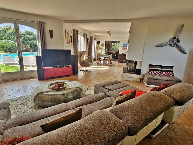 Villa for Sale in Cagnes Sur Mer, Antibes Area 7