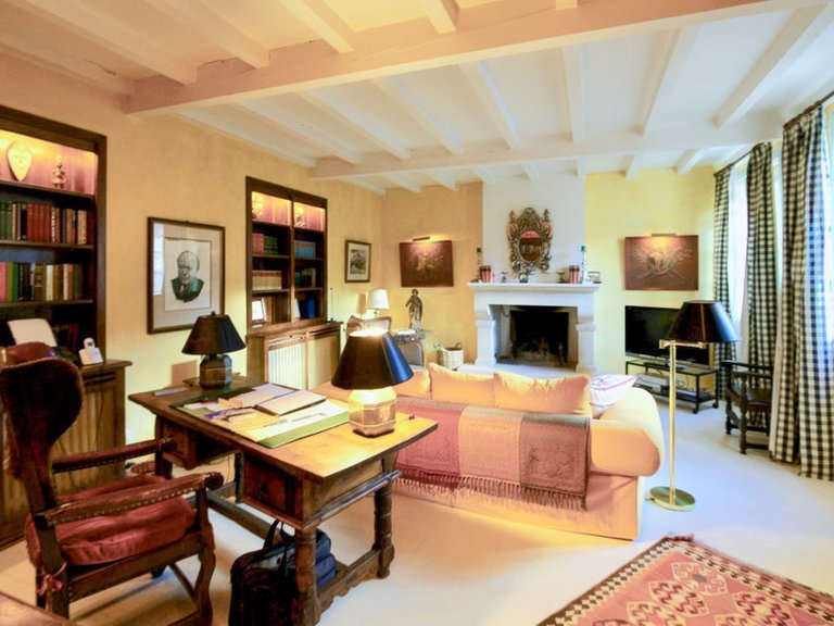 Villa for Sale in Oppede, The Luberon / Vaucluse 2