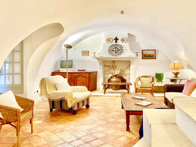 Villa for Sale in Oppede, The Luberon / Vaucluse 13