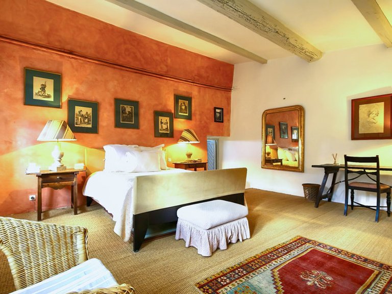 Villa for Sale in Oppede, The Luberon / Vaucluse 3