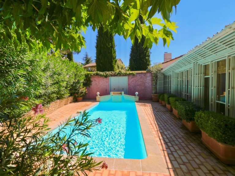 Villa for Sale in Oppede, The Luberon / Vaucluse 9