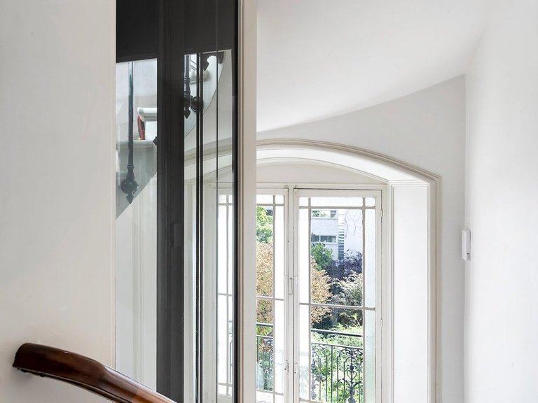 Apartment for Sale in 16th (trocadéro - Etoile - Passy), Golden Triangle - Trocadéro (8th - 16th) 16