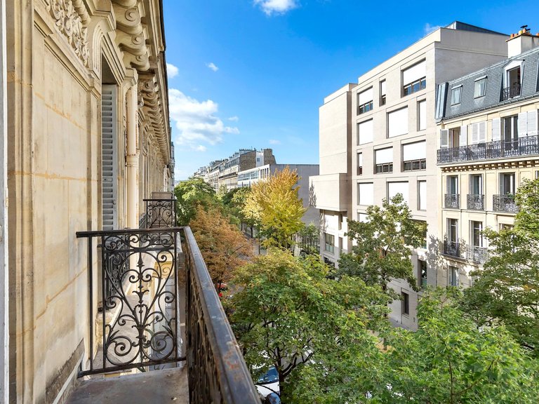 Apartment for Sale in 16th (trocadéro - Etoile - Passy), Golden Triangle - Trocadéro (8th - 16th) 17