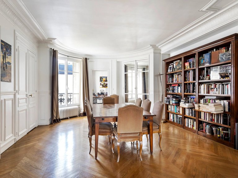 Apartment for Sale in 16th (trocadéro - Etoile - Passy), Golden Triangle - Trocadéro (8th - 16th) 4