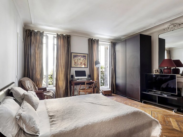 Apartment for Sale in 16th (trocadéro - Etoile - Passy), Golden Triangle - Trocadéro (8th - 16th) 9