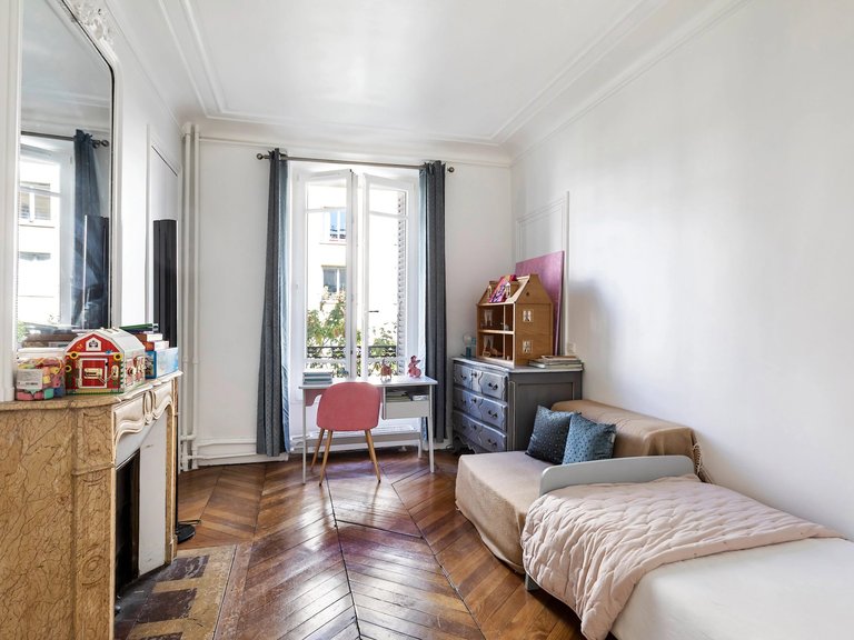 Apartment for Sale in 16th (trocadéro - Etoile - Passy), Golden Triangle - Trocadéro (8th - 16th) 10