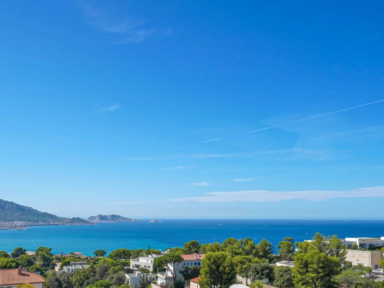 Villa for Sale in Marseille, Marseille & Cote Bleu 4