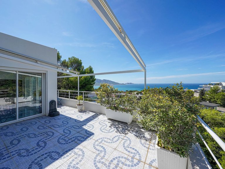 Villa for Sale in Marseille, Marseille & Cote Bleu 13