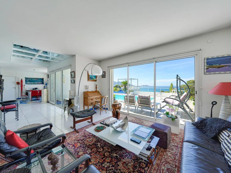 Villa for Sale in Marseille, Marseille & Cote Bleu 15