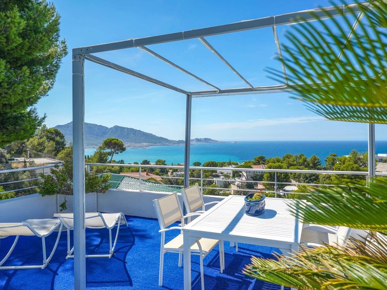 Villa for Sale in Marseille, Marseille & Cote Bleu 5