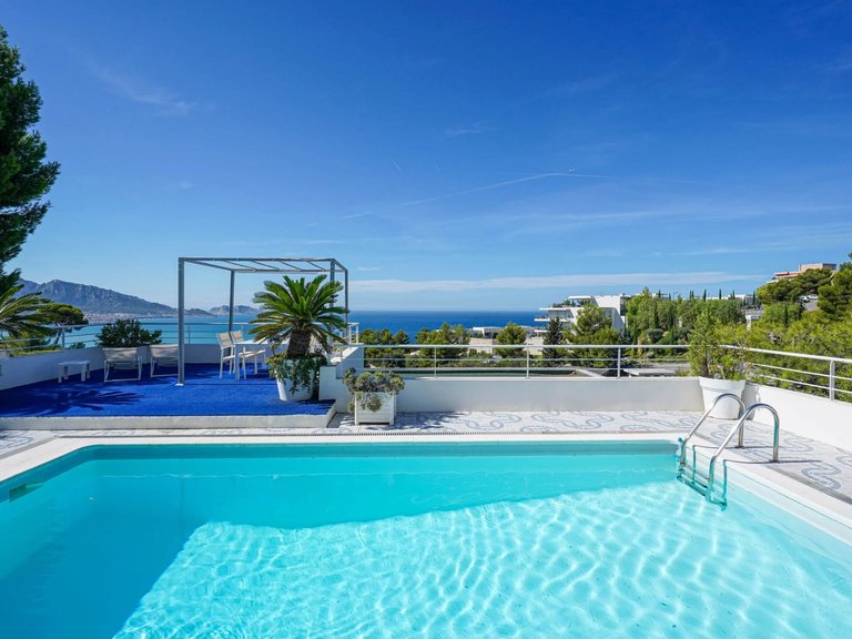 Villa for Sale in Marseille, Marseille & Cote Bleu 3