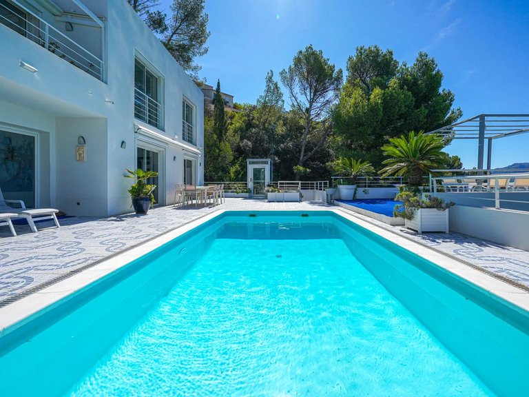 Villa for Sale in Marseille, Marseille & Cote Bleu 9