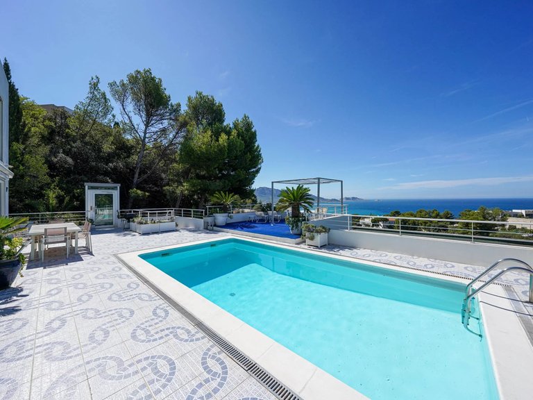 Villa for Sale in Marseille, Marseille & Cote Bleu 11