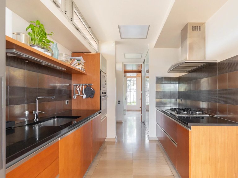 Villa for Sale in Marseille, Marseille & Cote Bleu 11