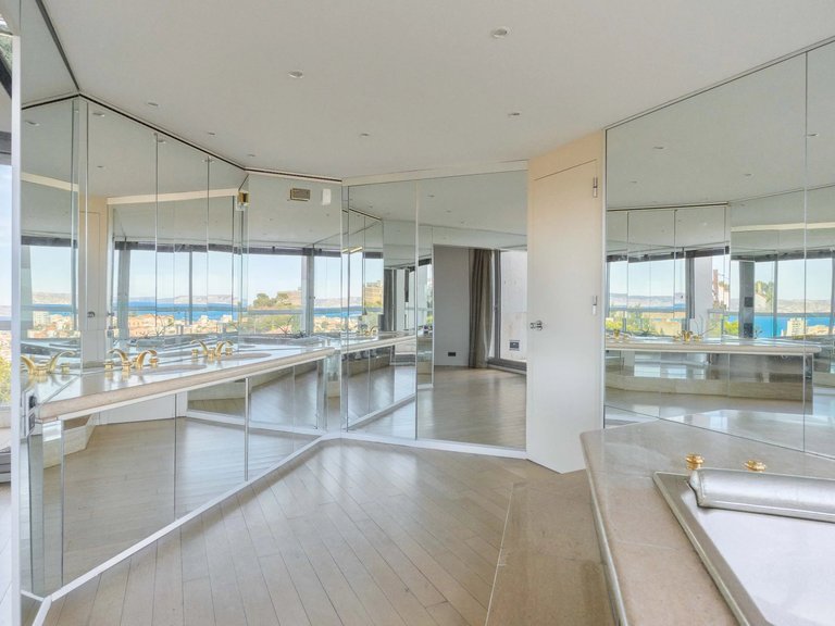 Villa for Sale in Marseille, Marseille & Cote Bleu 13