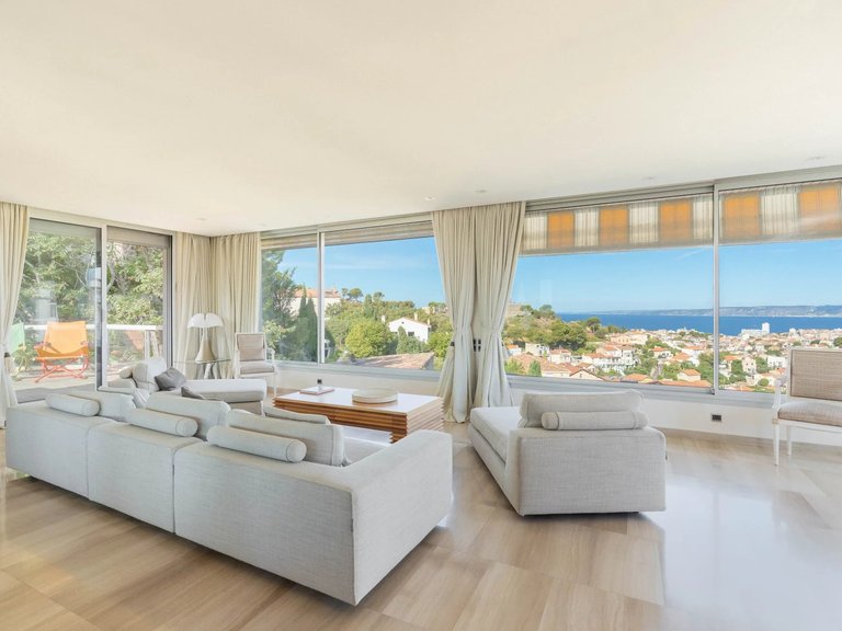 Villa for Sale in Marseille, Marseille & Cote Bleu 3