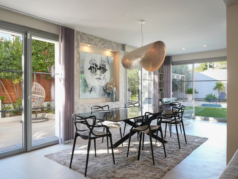 Villa for Sale in Marseille, Marseille & Cote Bleu 15