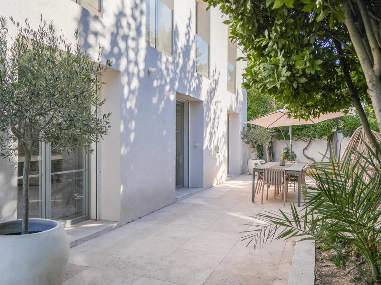 Villa for Sale in Marseille, Marseille & Cote Bleu 17
