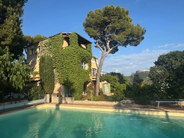 Villa for Sale in Cassis, Provence Coast (cassis To Cavalaire) 1