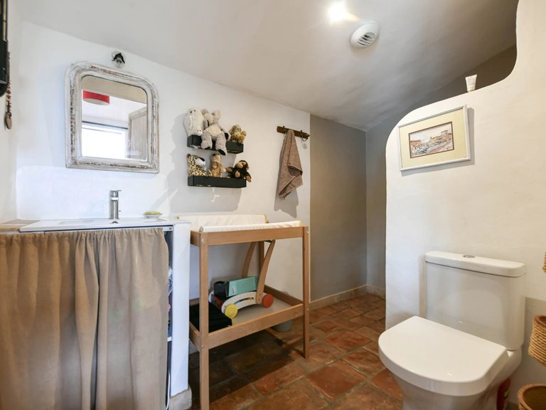 Villa for Sale in Uzes, Uzes Area 12