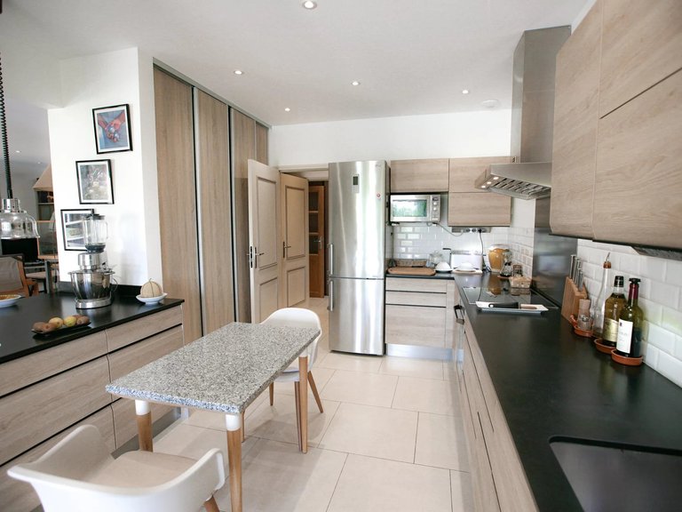 Villa for Sale in Uzes, Uzes Area 11