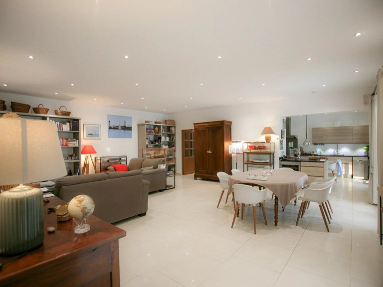 Villa for Sale in Uzes, Uzes Area 7