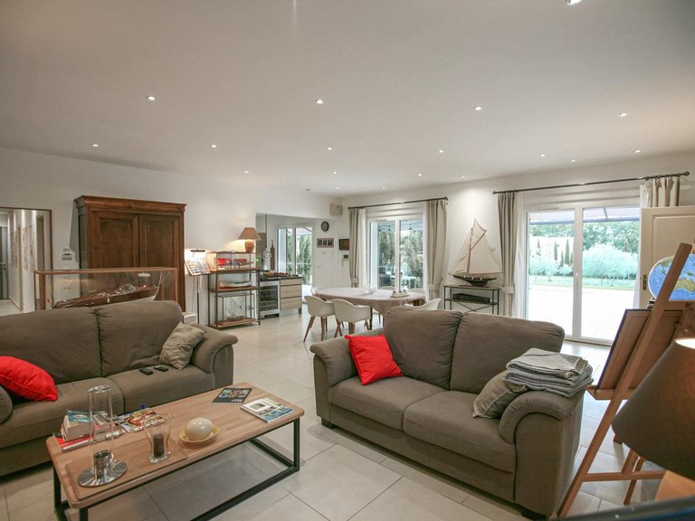 Villa for Sale in Uzes, Uzes Area 8