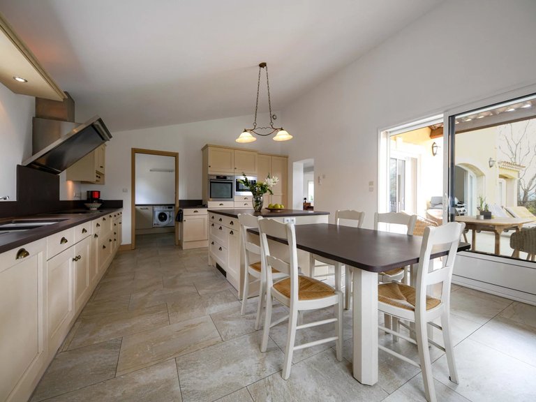 Villa for Sale in Uzes, Uzes Area 7
