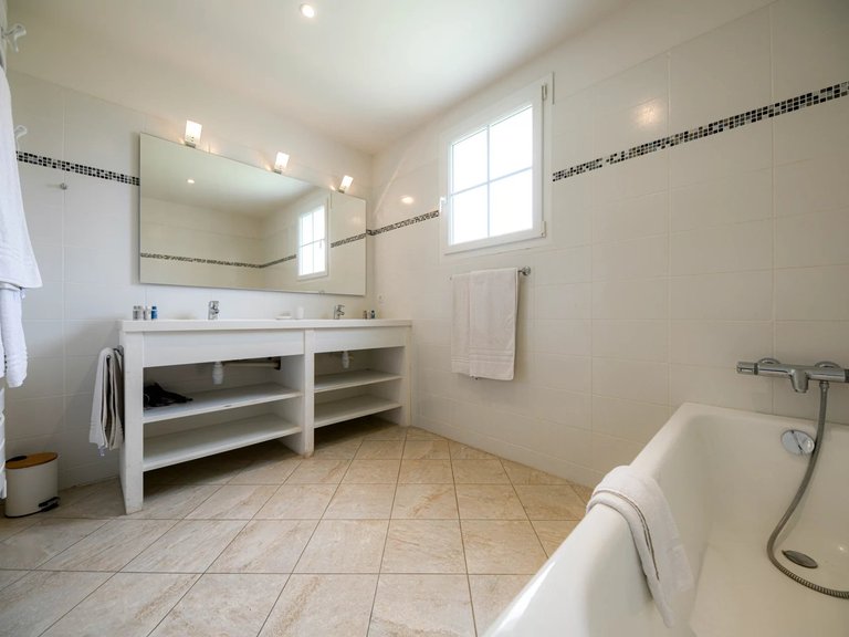 Villa for Sale in Uzes, Uzes Area 9