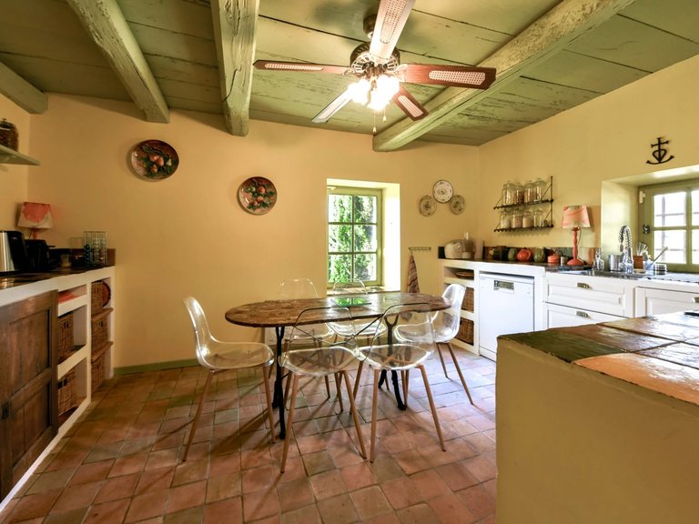Villa for Sale in Uzes, Uzes Area 1